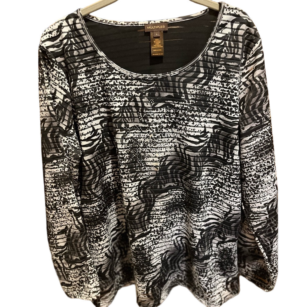 255. WOMENS MULTIPLES L DETAIL TOP